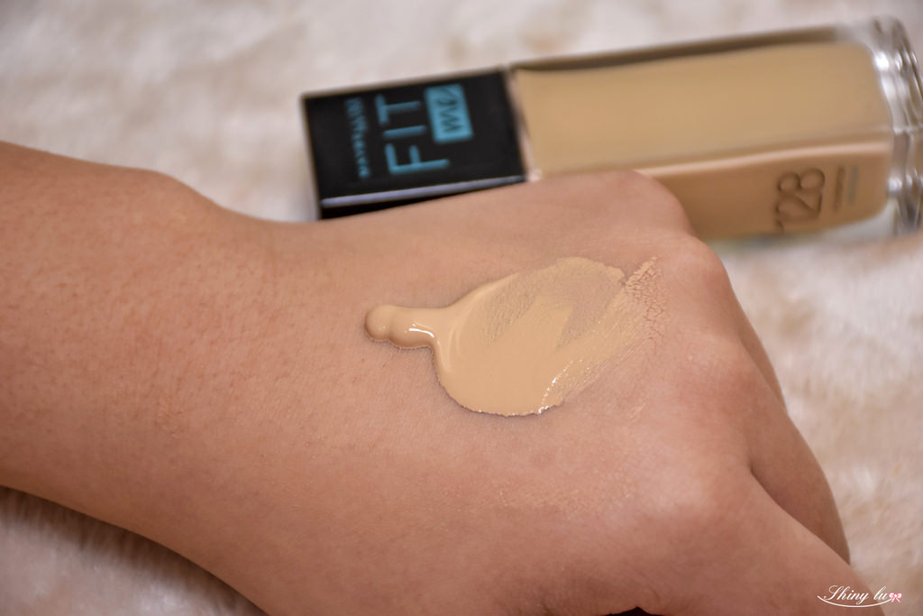 開架粉底液推薦12　Maybelline媚比琳FIT ME反孔特霧粉底液.jpg