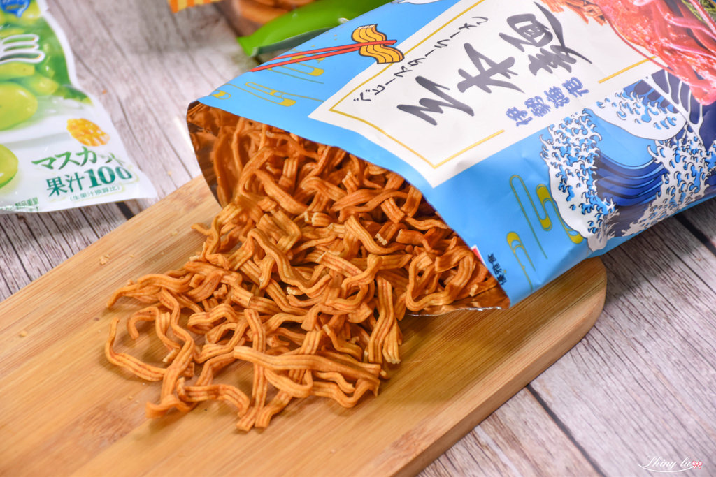寶雅異國零食大評比16OYATSU優雅食 三本麵-伊勢海老口味36元1.jpg