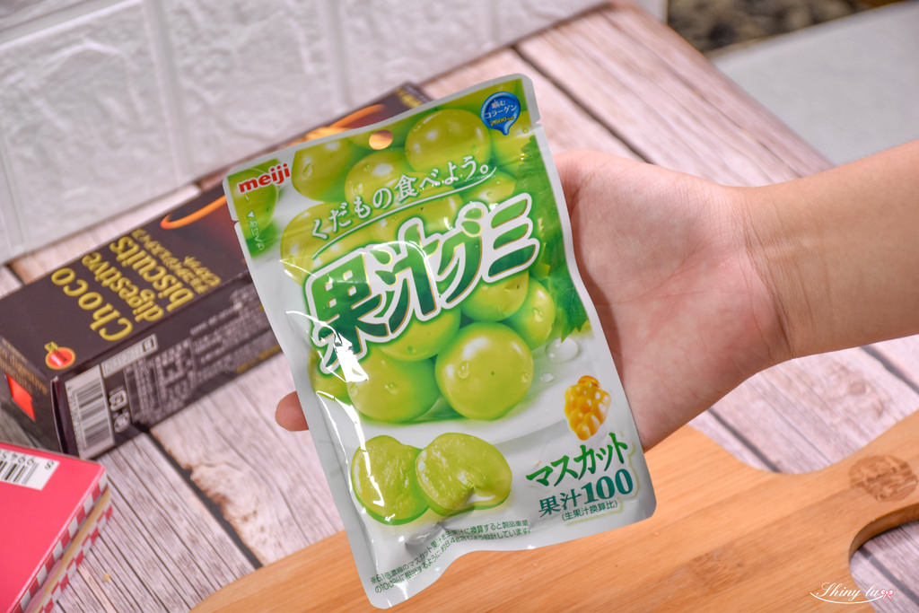 寶雅異國零食大評比25明治果汁ＱＱ軟糖(白葡萄)45元.jpg