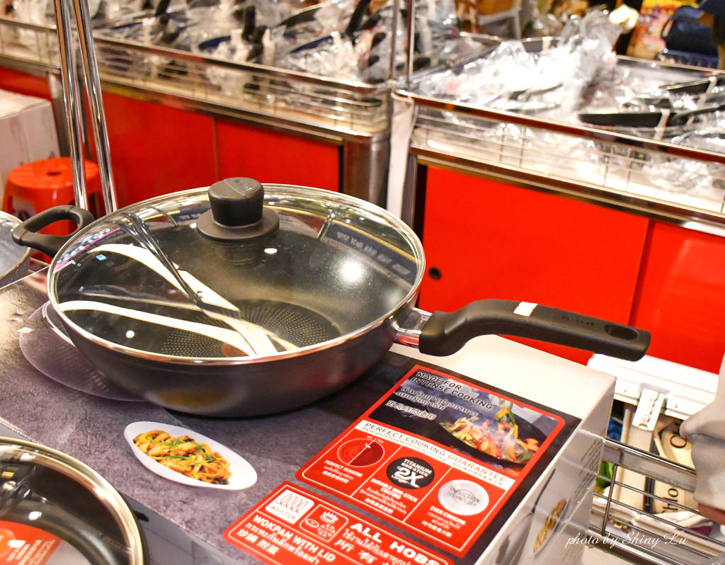 板橋火車站環球特賣會特福鍋具37-1290元.jpg