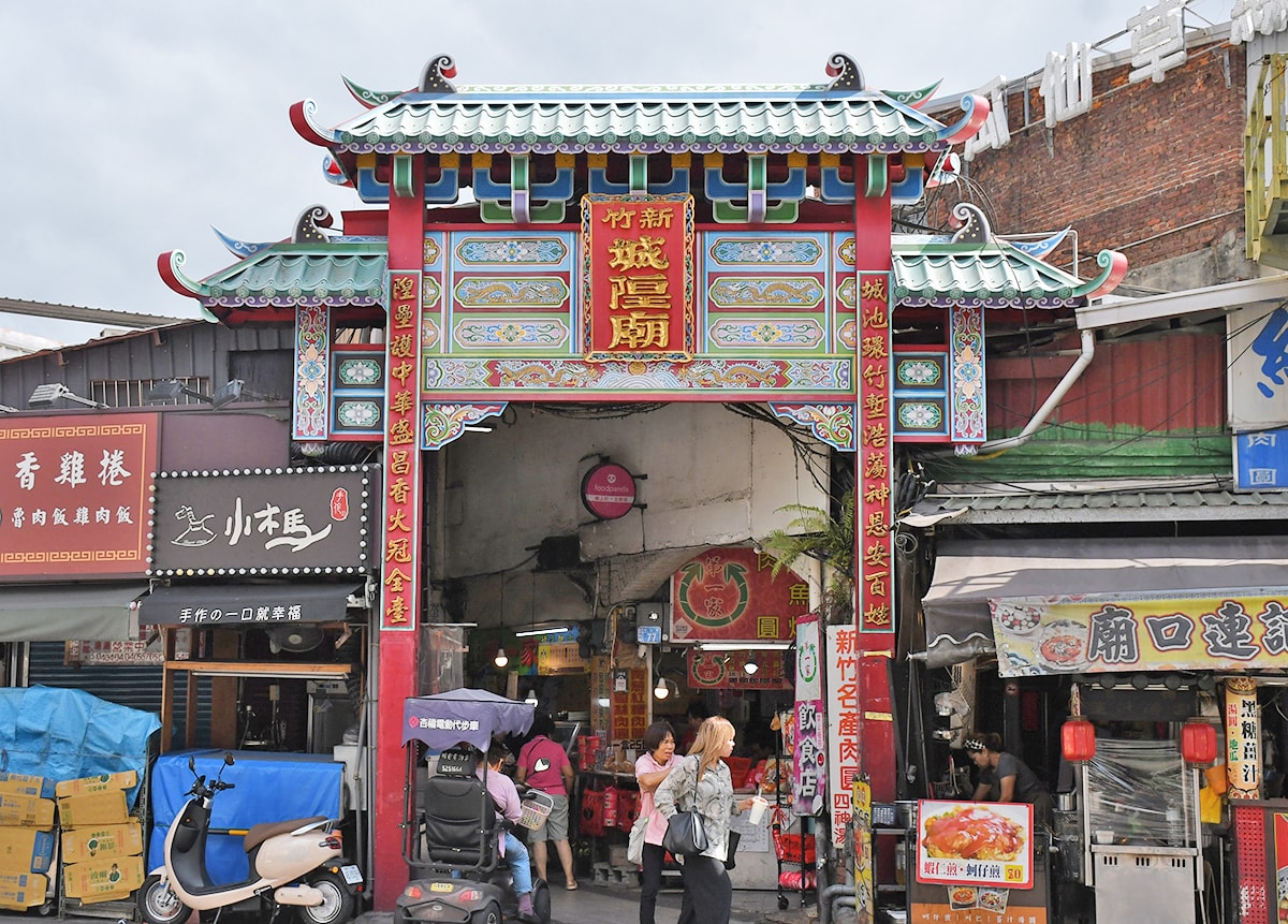 新竹城隍廟近百年老店【柳家肉燥飯】滿滿膠質加香菜了很古早味 - 第2張圖