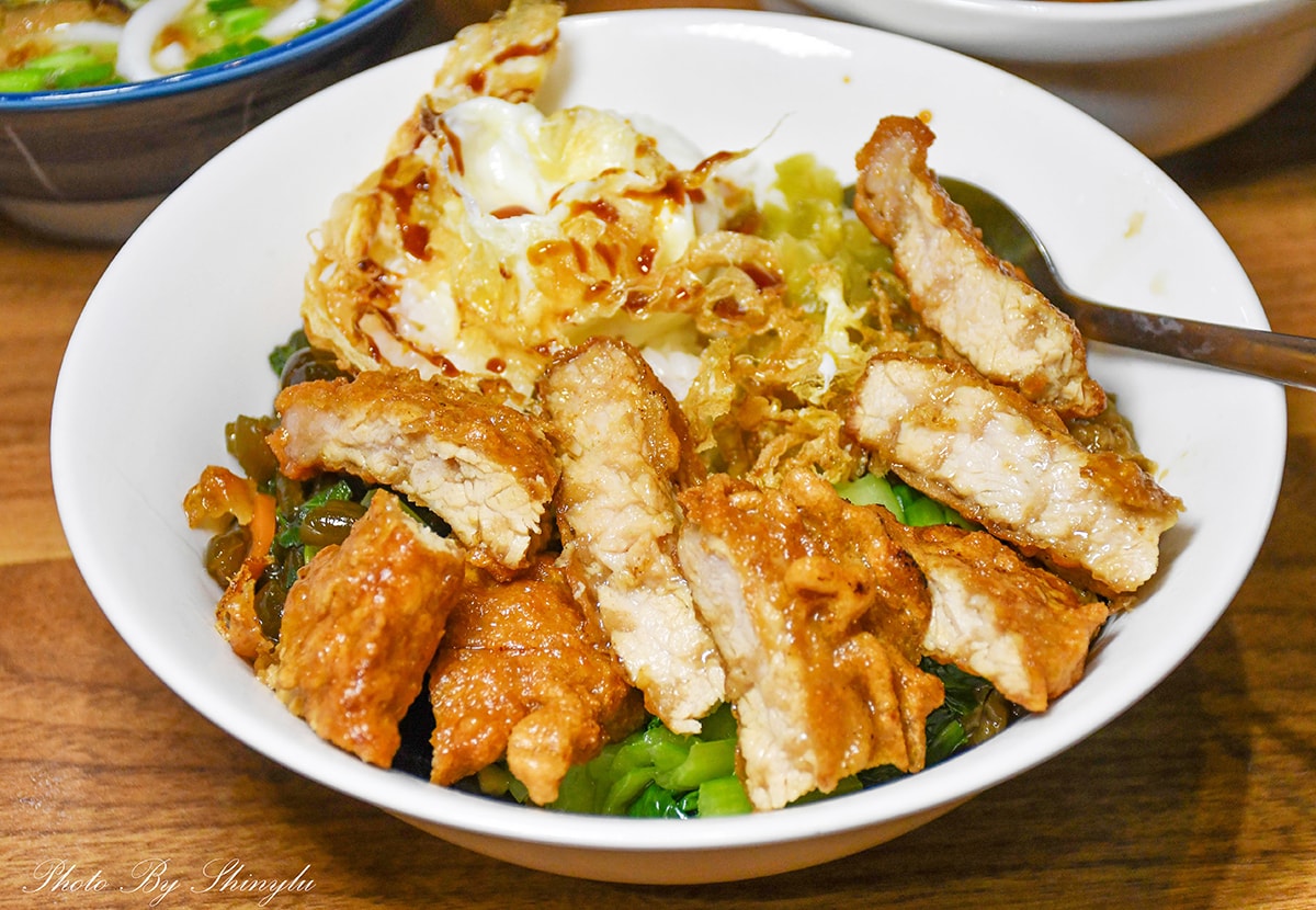 2026羅東必吃美食│14家美食小吃、冰品、早午餐│非業配真實心得 - 第10張圖 羅東必吃美食│上品佑食堂(菜單)炸蛋豬排飯,肉很厚!半熟蛋超誘人