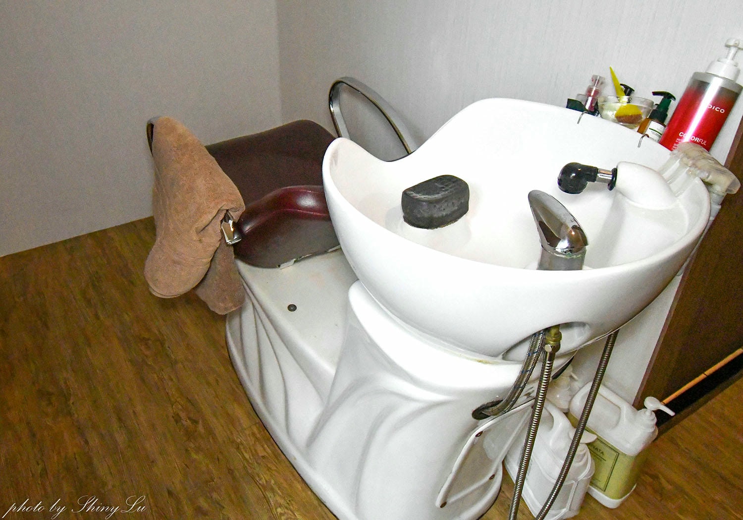 師大染髮推薦│時光角落│拯救漂髮後的毛燥感，打造曖昧迷人的質感色調