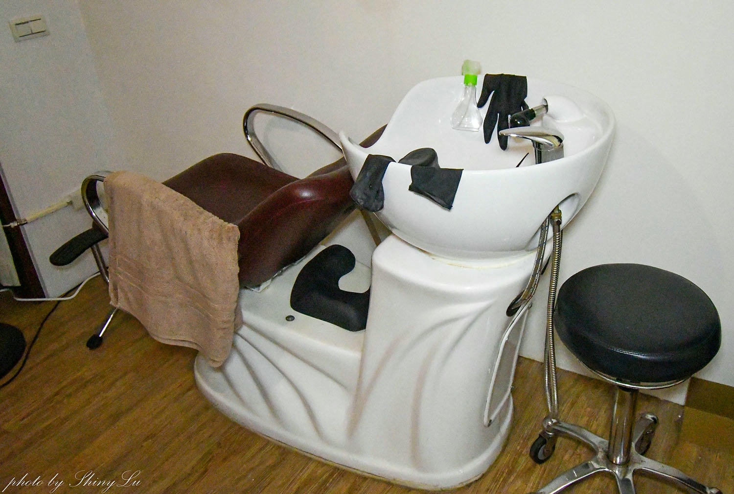 師大染髮推薦│時光角落│拯救漂髮後的毛燥感，打造曖昧迷人的質感色調