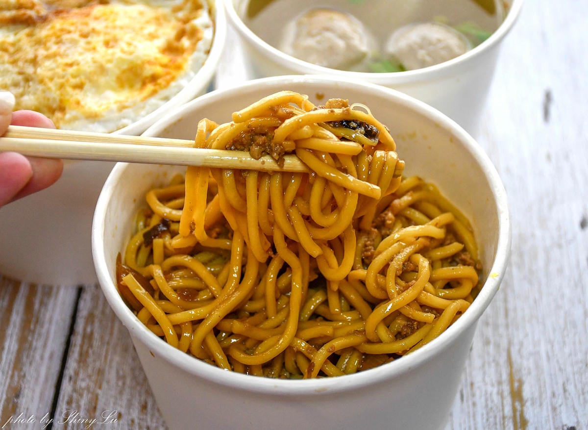 龜山文桃路巷弄《食在美味》好吃平價的餐車中式早餐