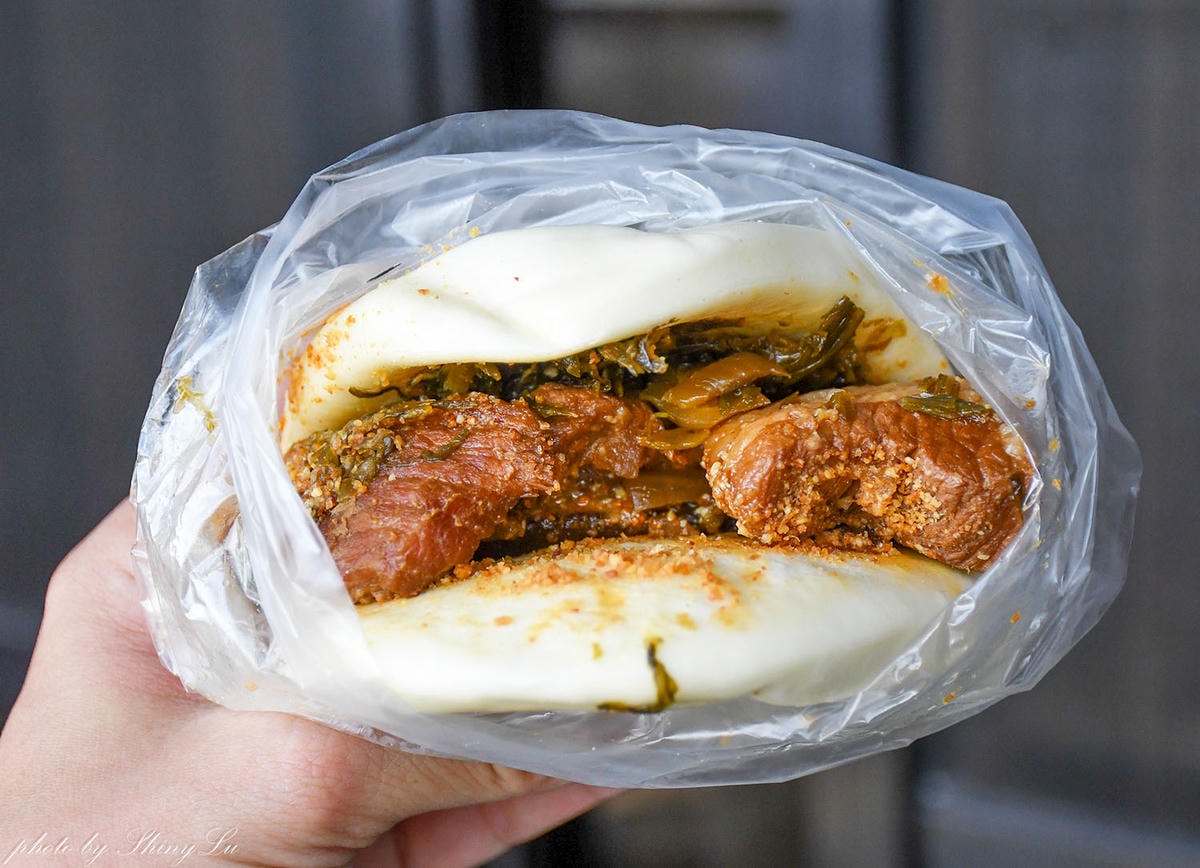 龜山文桃路福和宮，無名刈包/炒麵/肉燥飯，早上5點半開始營業