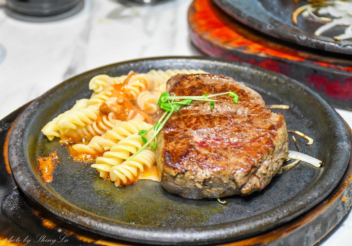 從2020年開幕到現在生意都非常好，自助吧380元起無限享用