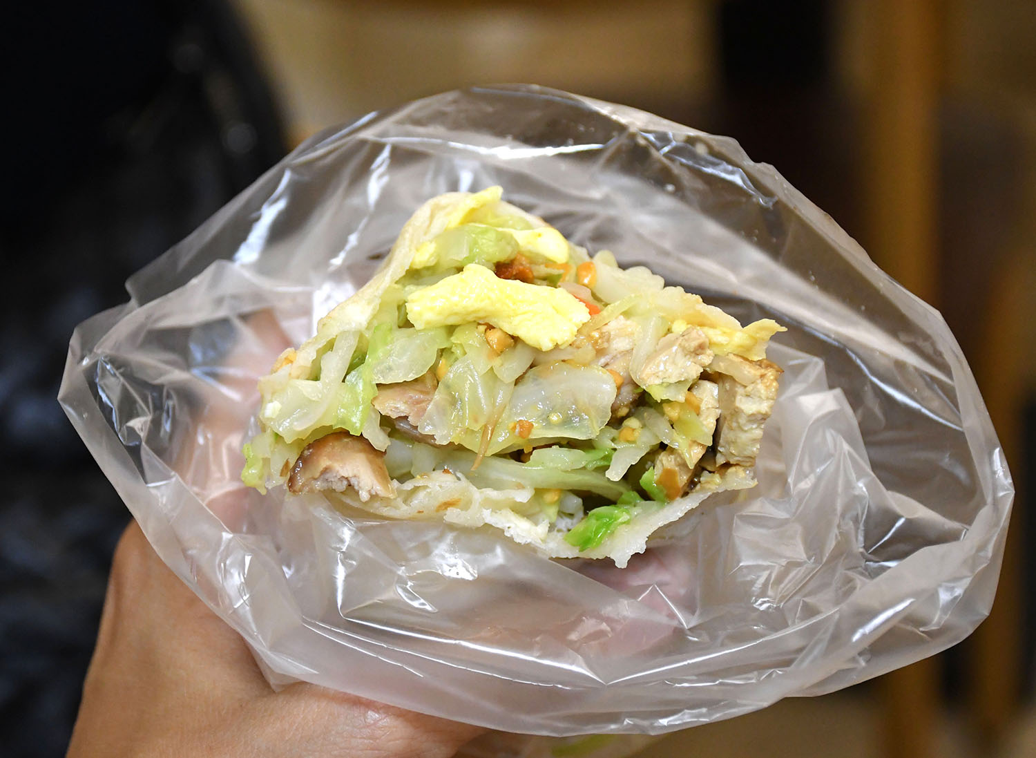 不簡單潤餅捲,尺吋超大料快滿出來了,龜山潤餅推薦 - 第10張圖