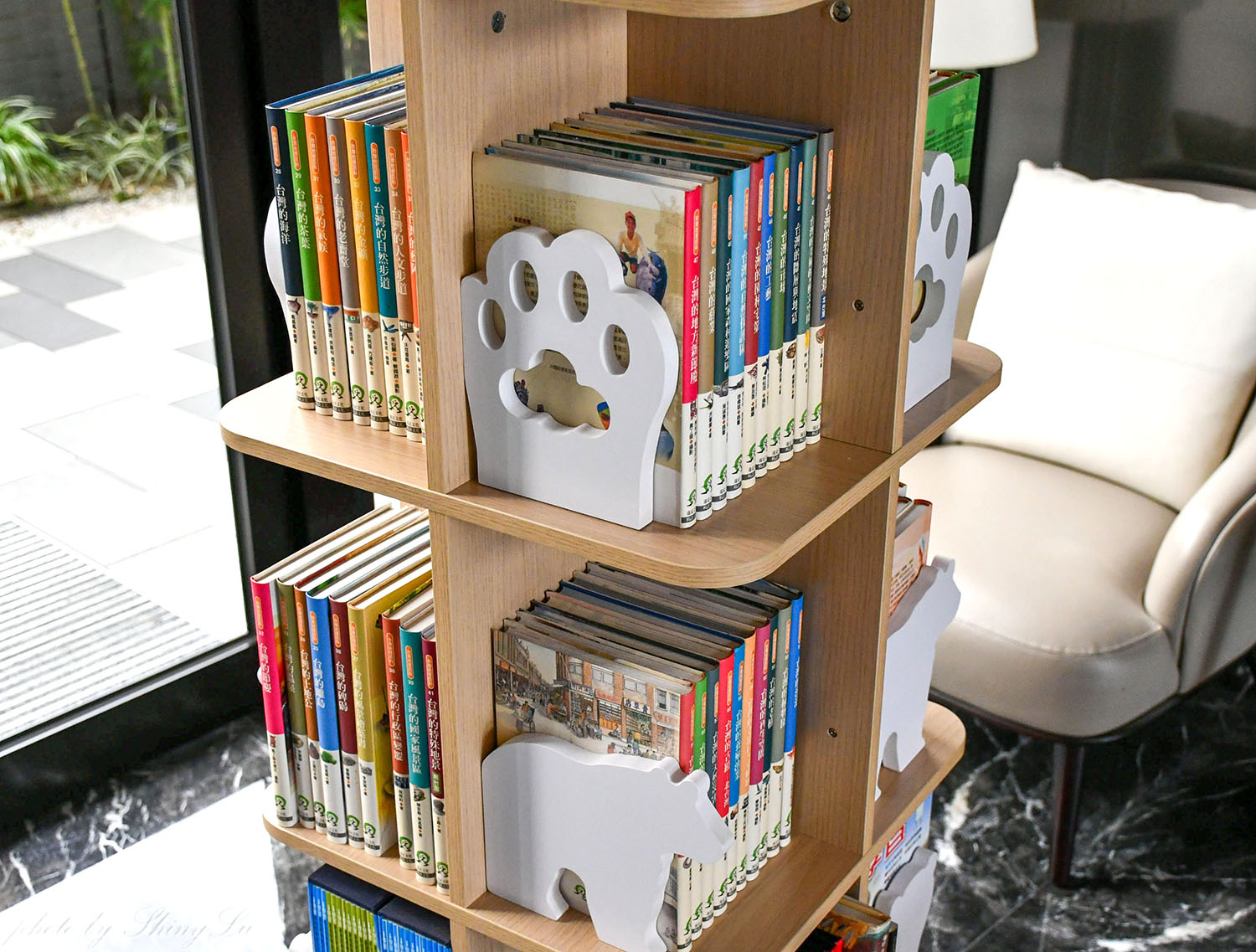 旋轉書架好用嗎【jolly小熊旋轉書櫃】早鳥限量買就送小朋友單人閱讀沙發