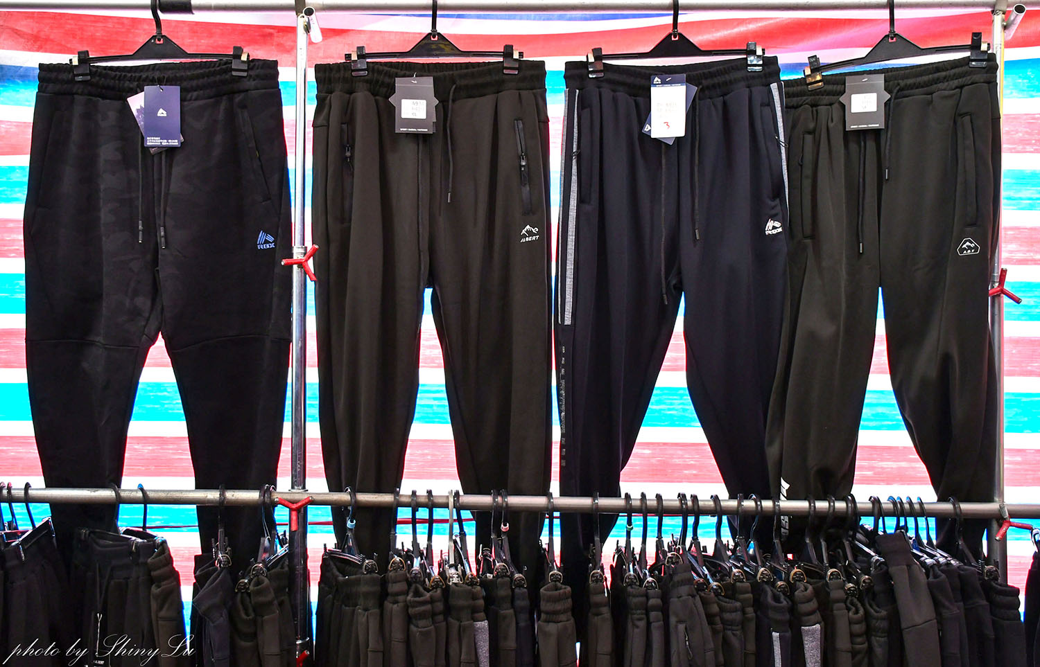 好便宜!南投家樂福,機能服飾特賣88元起,保暖衣100元,防風防潑水外套390元起《艾伯特機能服飾》 - 第20張圖