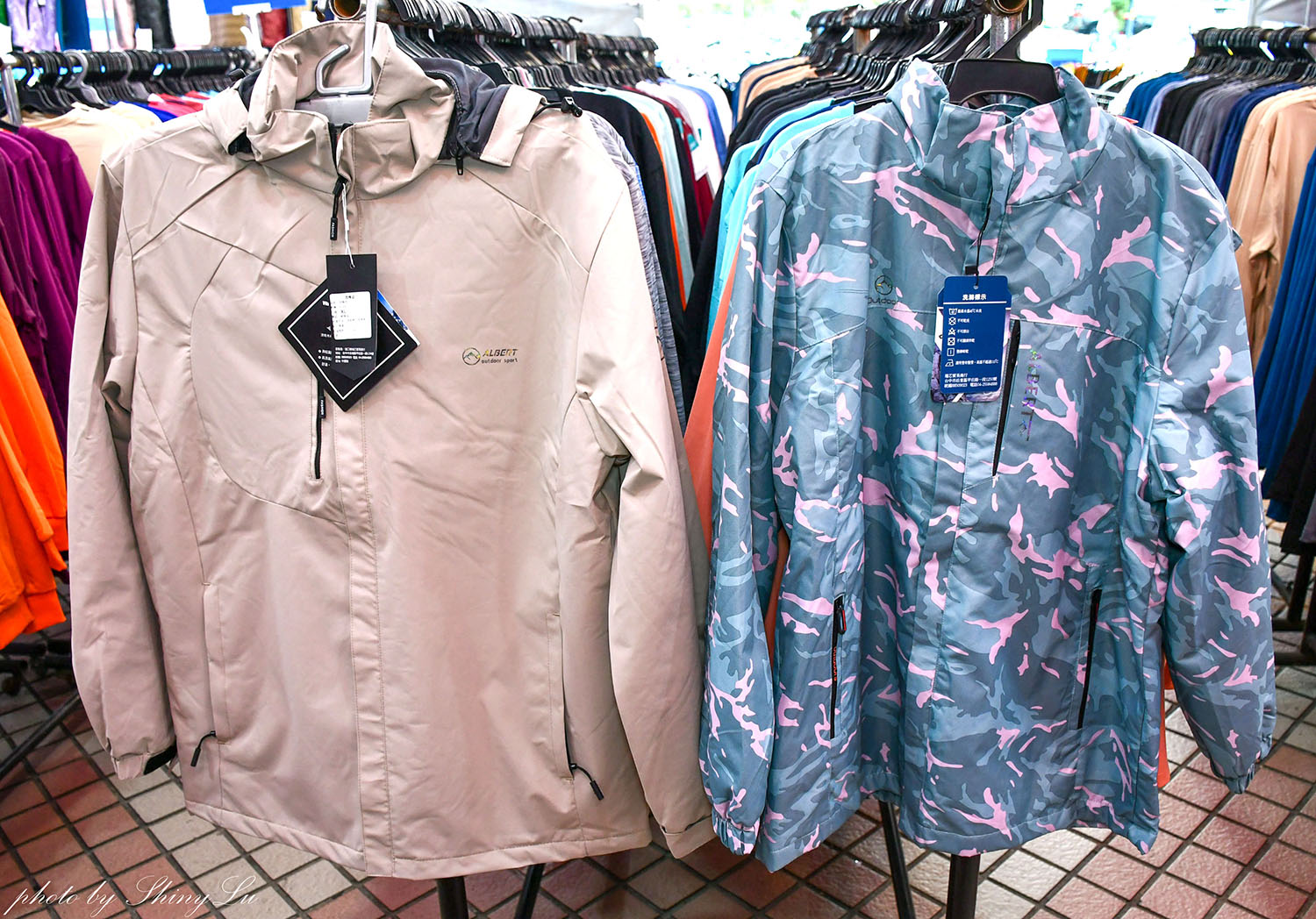 好便宜!南投家樂福,機能服飾特賣88元起,保暖衣100元,防風防潑水外套390元起《艾伯特機能服飾》 - 第22張圖