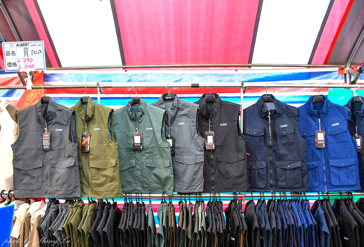 好便宜!南投家樂福,機能服飾特賣88元起,保暖衣100元,防風防潑水外套390元起《艾伯特機能服飾》 - 第35張圖