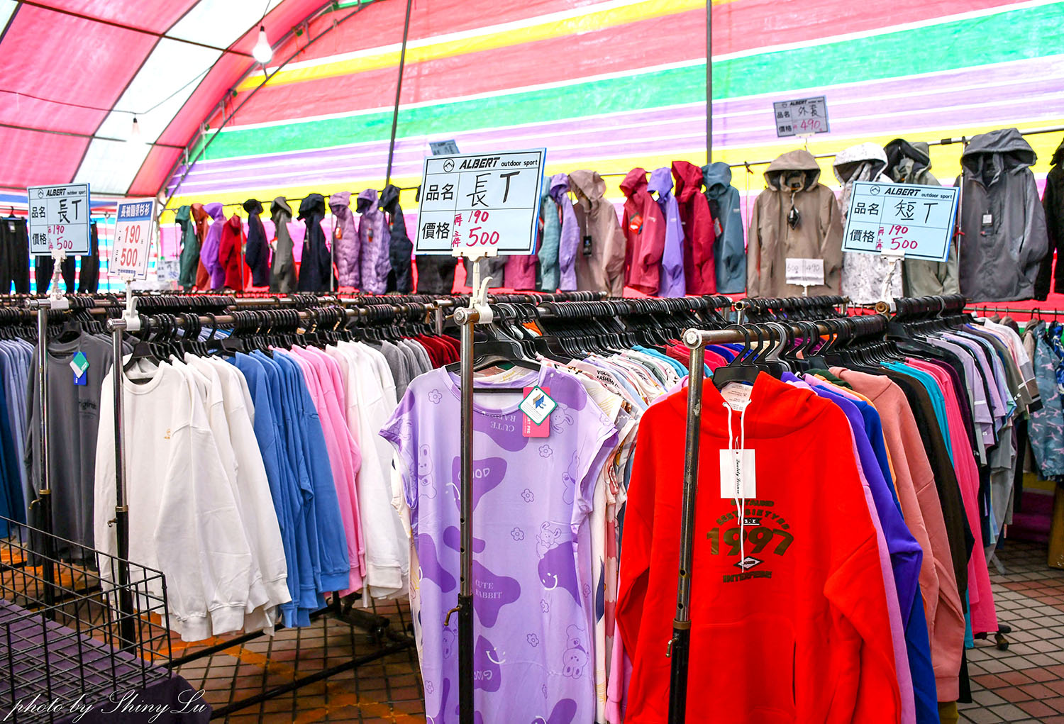 好便宜!南投家樂福,機能服飾特賣88元起,保暖衣100元,防風防潑水外套390元起《艾伯特機能服飾》 - 第36張圖