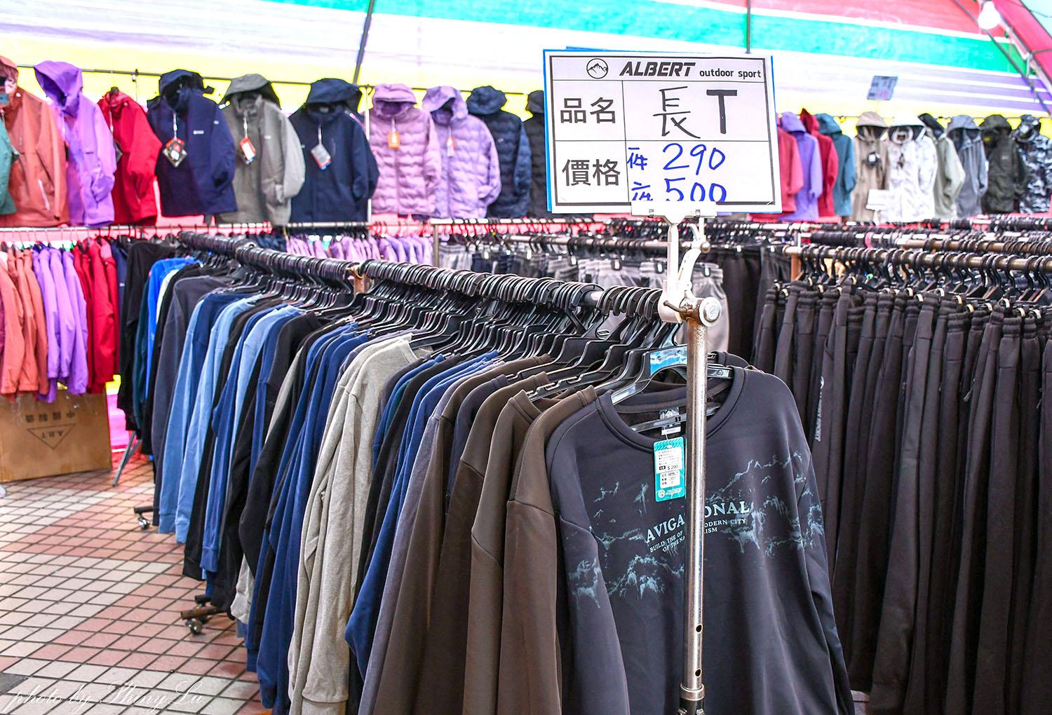 好便宜!南投家樂福,機能服飾特賣88元起,保暖衣100元,防風防潑水外套390元起《艾伯特機能服飾》 - 第42張圖