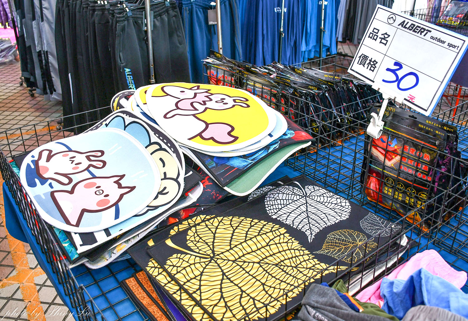 好便宜!南投家樂福,機能服飾特賣88元起,保暖衣100元,防風防潑水外套390元起《艾伯特機能服飾》 - 第9張圖