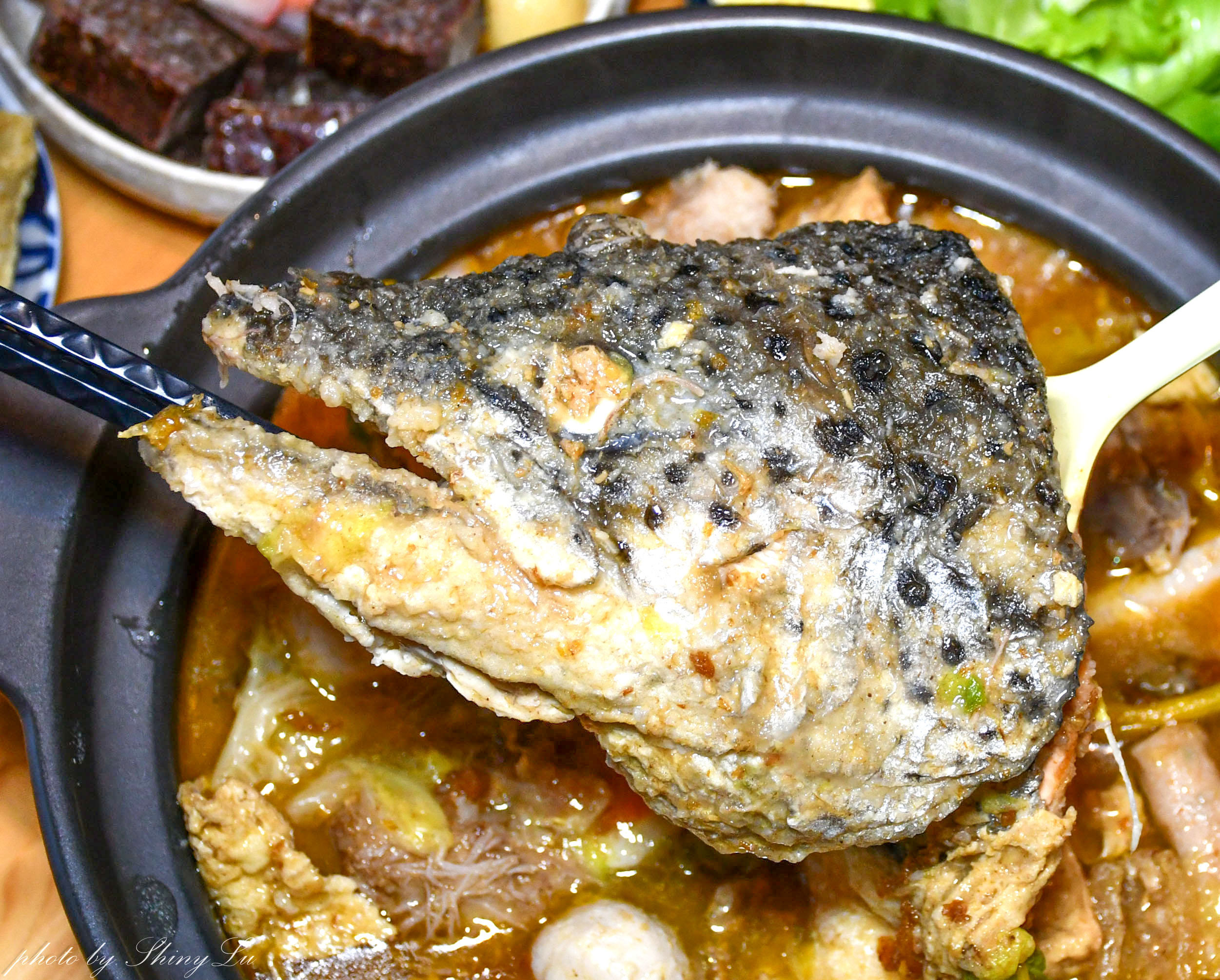 400公克魚頭肉超多！【 i3Fresh 愛上新鮮 × 吳秉承師傅 】聯名的鮮香砂鍋魚頭，怎麼可以這麼好吃