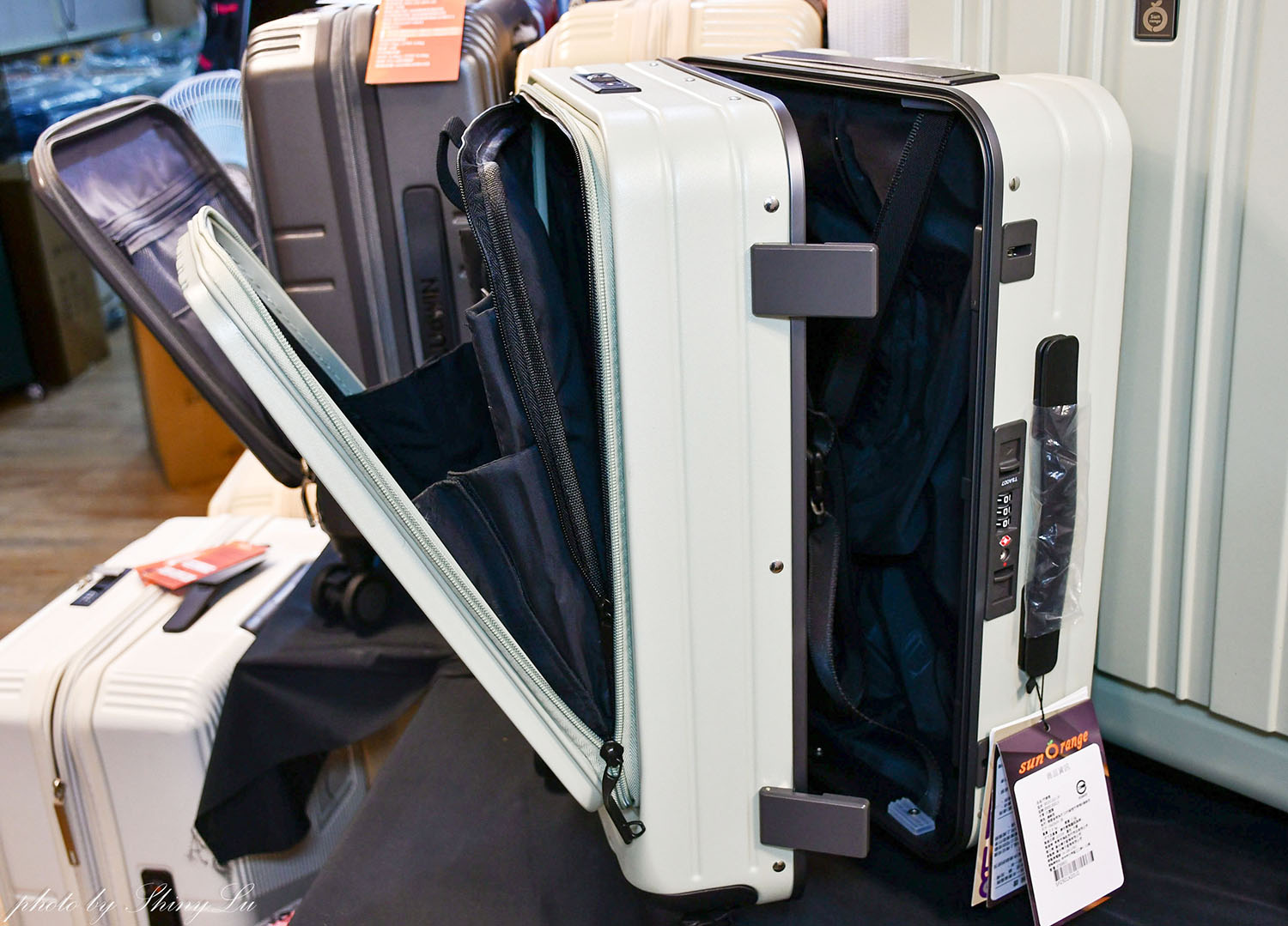 林口龜山特賣會,行李箱/登機箱990元起!消費滿額還送旅行拉桿包,上掀式/鋁框箱/前開箱/通通都有,享一年保固終身為修 - 第36張圖