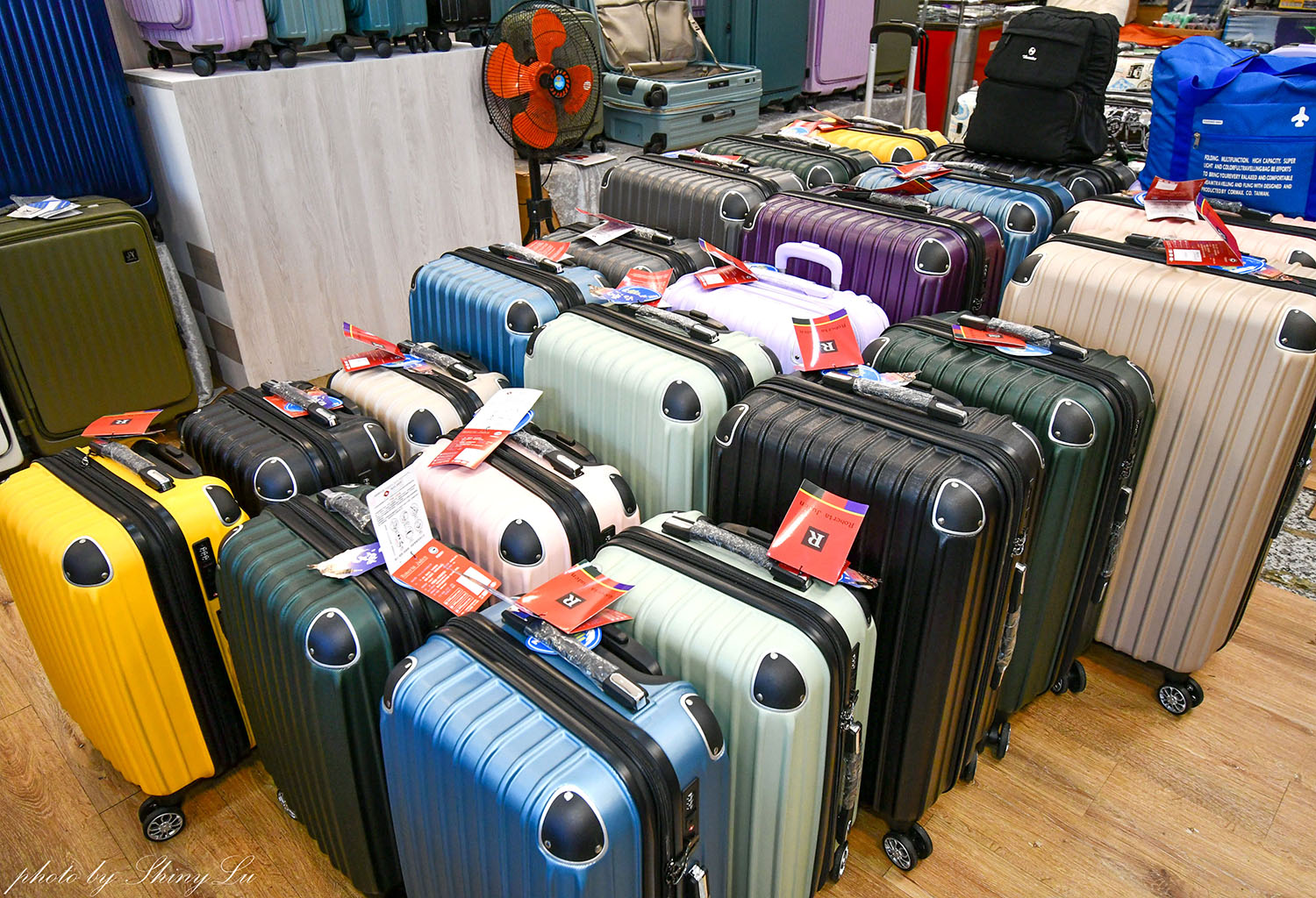 林口龜山特賣會,行李箱/登機箱990元起!消費滿額還送旅行拉桿包,上掀式/鋁框箱/前開箱/通通都有,享一年保固終身為修 - 第7張圖