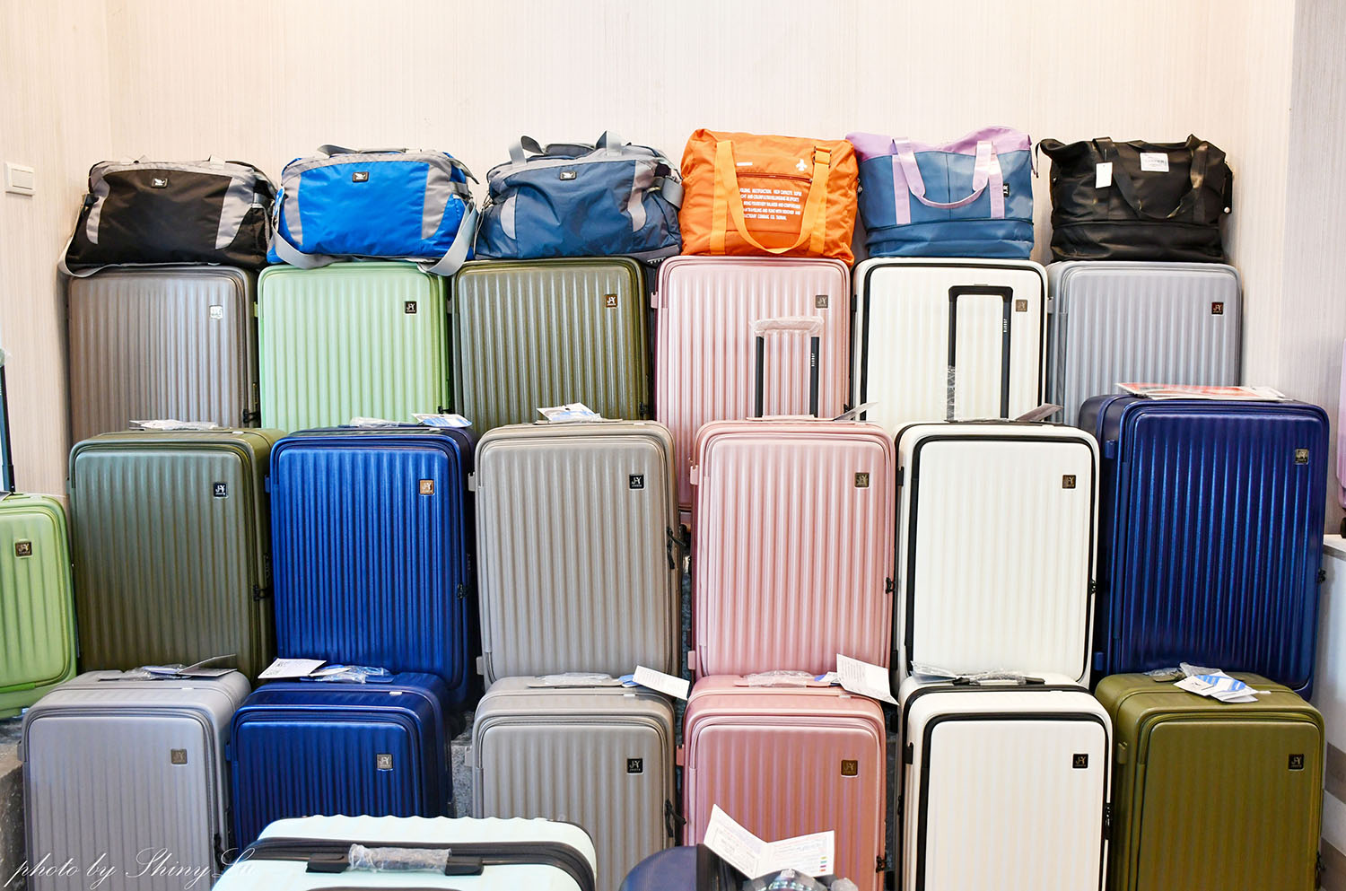 林口龜山特賣會,行李箱/登機箱990元起!消費滿額還送旅行拉桿包,上掀式/鋁框箱/前開箱/通通都有,享一年保固終身為修 - 第9張圖