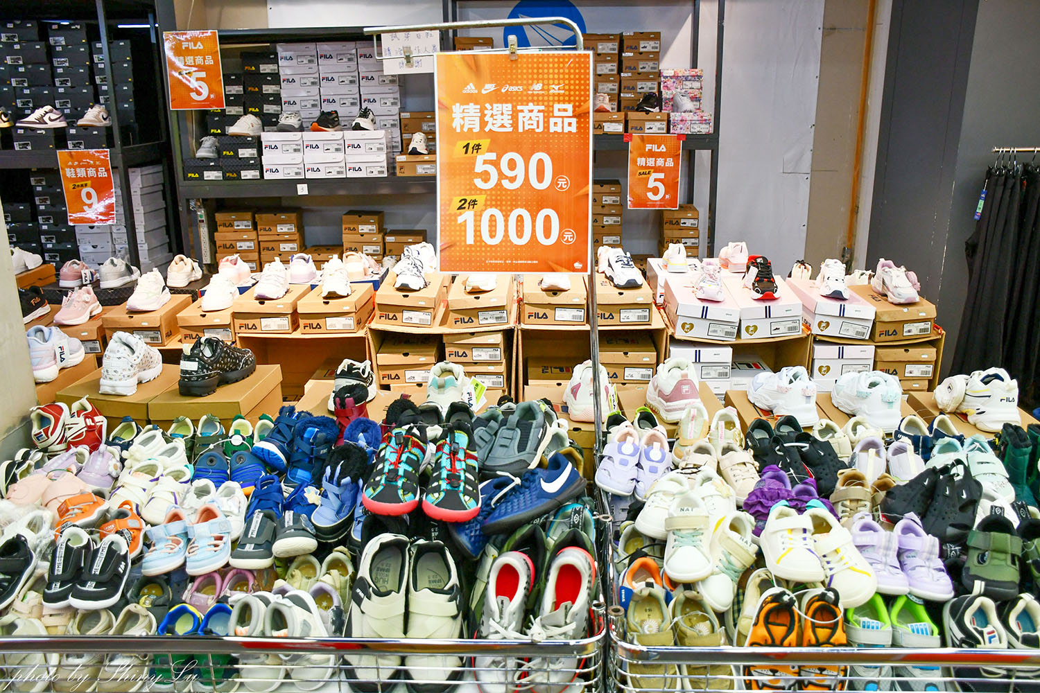 八德路一段【N I K E 運動鞋特賣】F I L A 五折,新款二雙九折優惠(可刷卡) 王子運動用品特賣 - 第12張圖