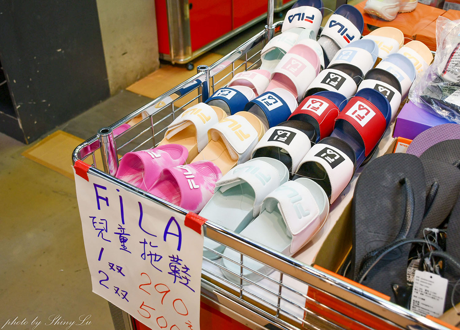 八德路一段【N I K E 運動鞋特賣】F I L A 五折,新款二雙九折優惠(可刷卡) 王子運動用品特賣 - 第18張圖