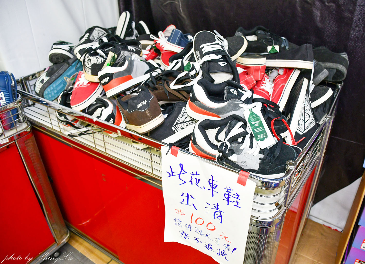 八德路一段【N I K E 運動鞋特賣】F I L A 五折,新款二雙九折優惠(可刷卡) 王子運動用品特賣 - 第19張圖