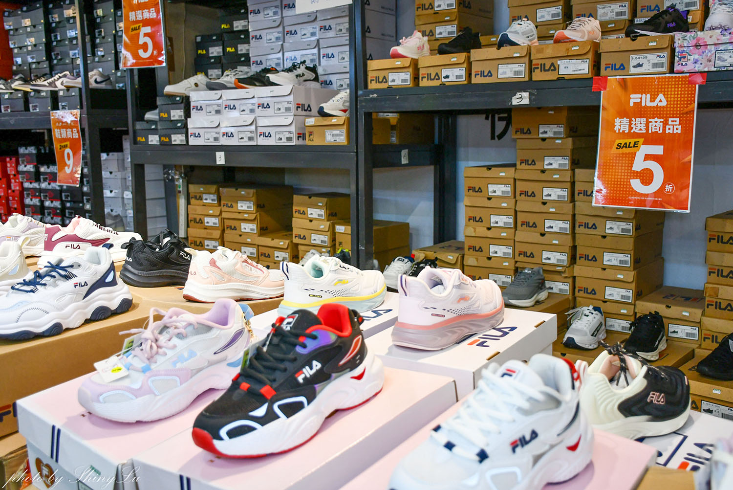 八德路一段【N I K E 運動鞋特賣】F I L A 五折,新款二雙九折優惠(可刷卡) 王子運動用品特賣 - 第23張圖