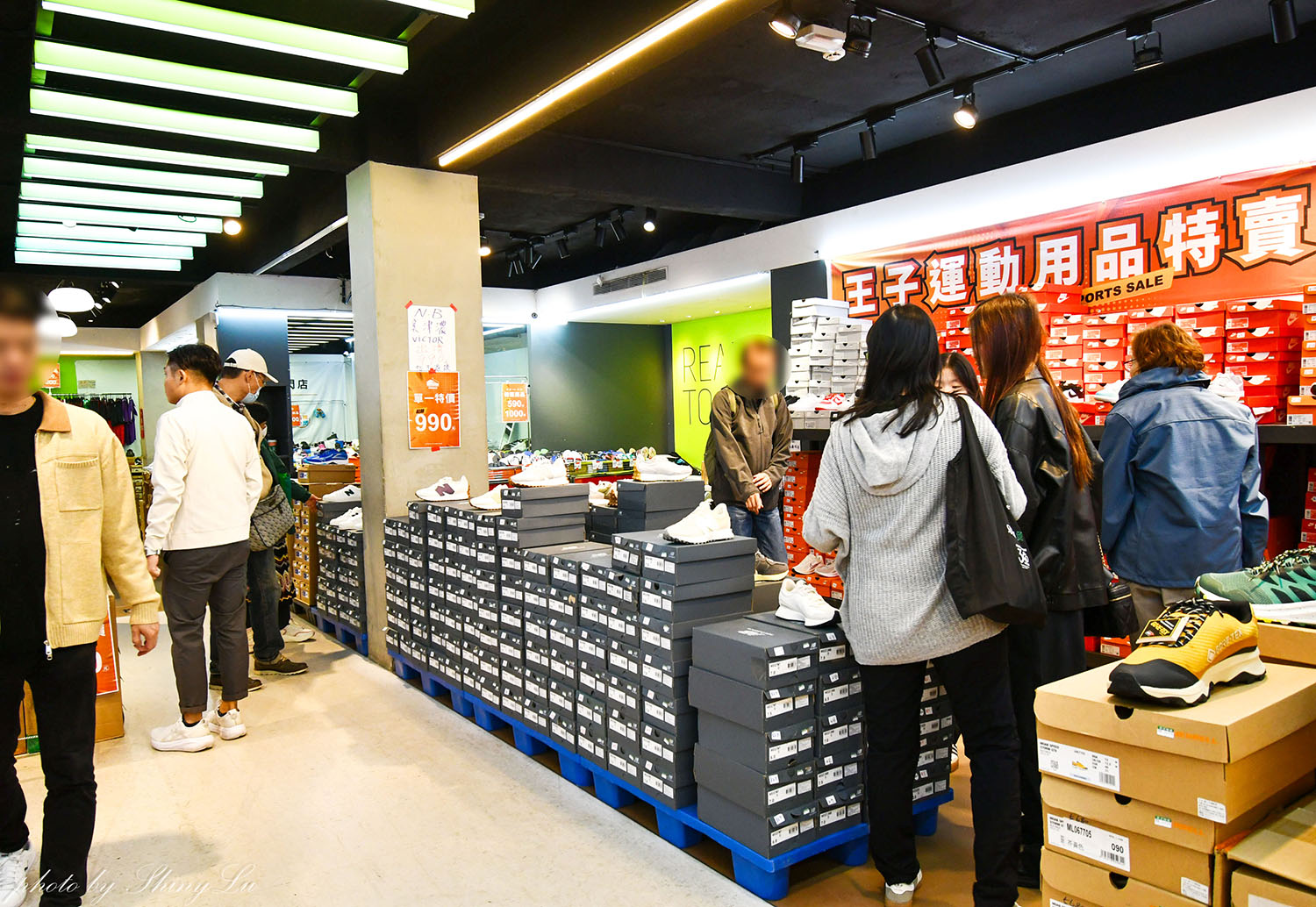 八德路一段【N I K E 運動鞋特賣】F I L A 五折,新款二雙九折優惠(可刷卡) 王子運動用品特賣 - 第4張圖