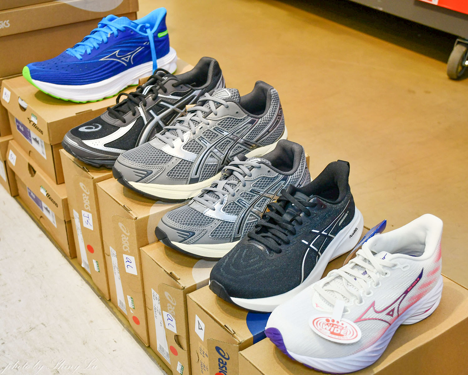 八德路一段【N I K E 運動鞋特賣】F I L A 五折,新款二雙九折優惠(可刷卡) 王子運動用品特賣 - 第43張圖