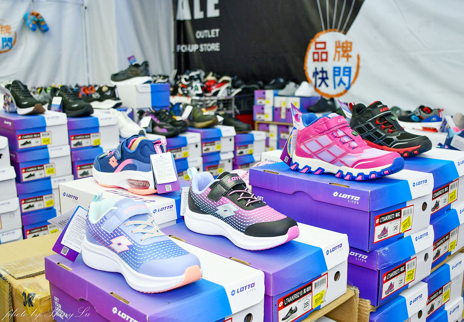 八德路一段【N I K E 運動鞋特賣】F I L A 五折,新款二雙九折優惠(可刷卡) 王子運動用品特賣 - 第50張圖