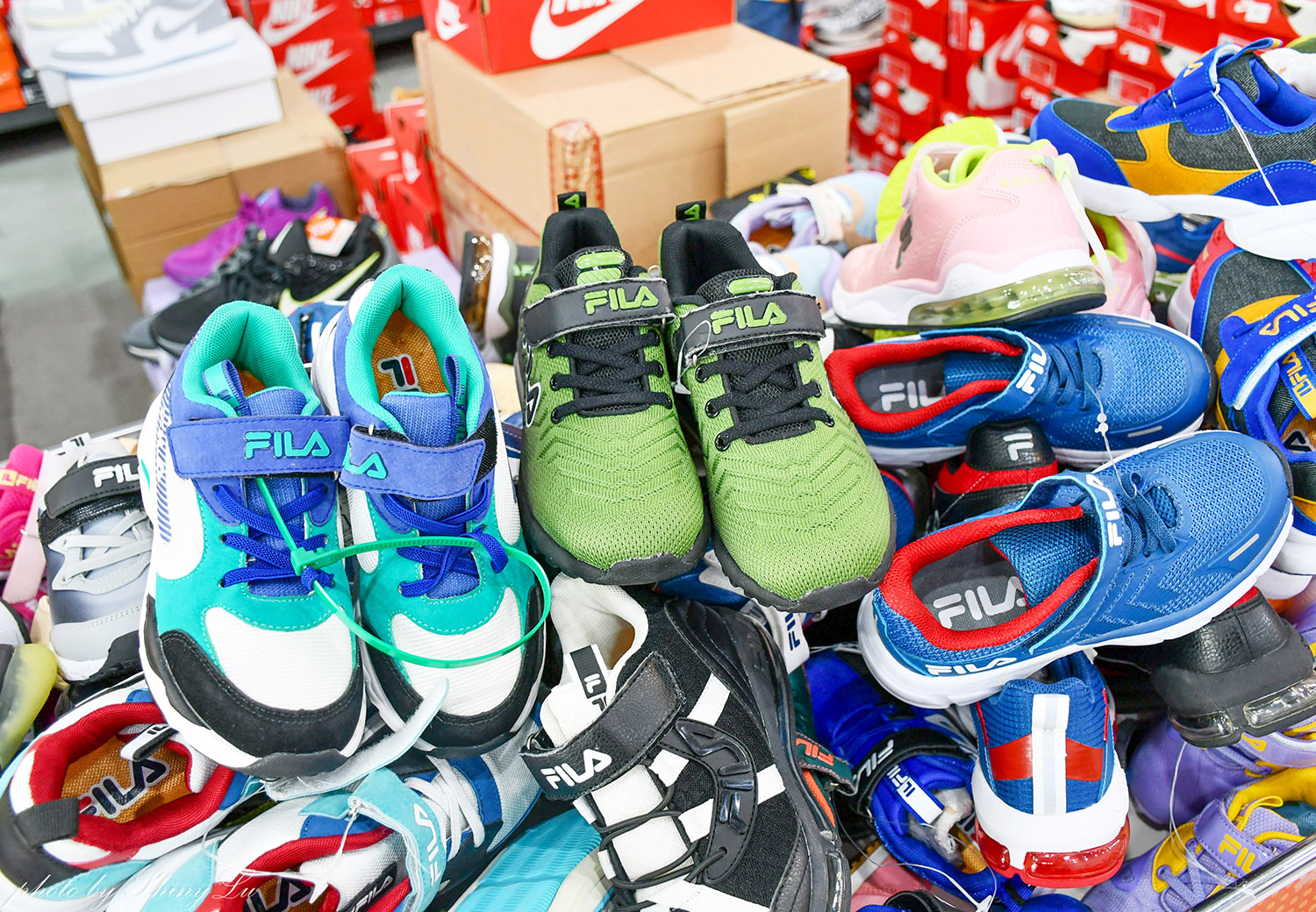 捷運西湖站,N I K E 運動鞋特賣🔥F I L A 五折🔥新款二雙享九折優惠(可刷卡)王子運動用品特賣 - 第12張圖