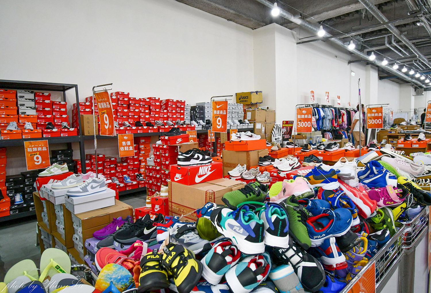 捷運西湖站,N I K E 運動鞋特賣🔥F I L A 五折🔥新款二雙享九折優惠(可刷卡)王子運動用品特賣 - 第3張圖