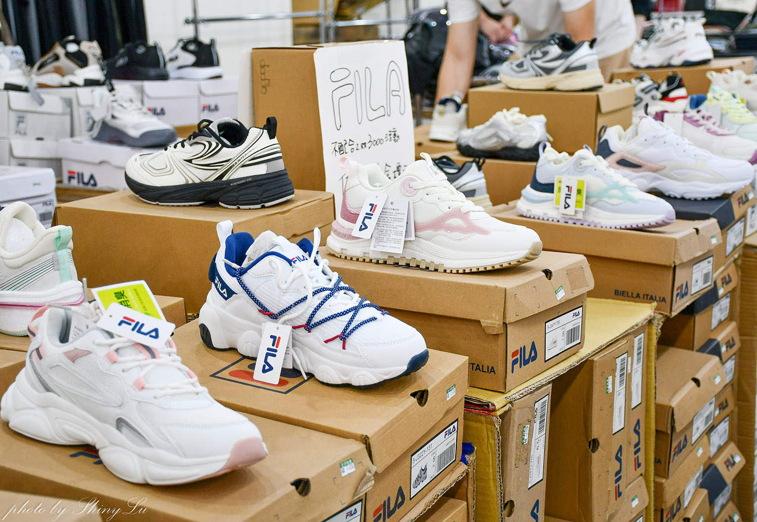 捷運西湖站,N I K E 運動鞋特賣🔥F I L A 五折🔥新款二雙享九折優惠(可刷卡)王子運動用品特賣 - 第4張圖