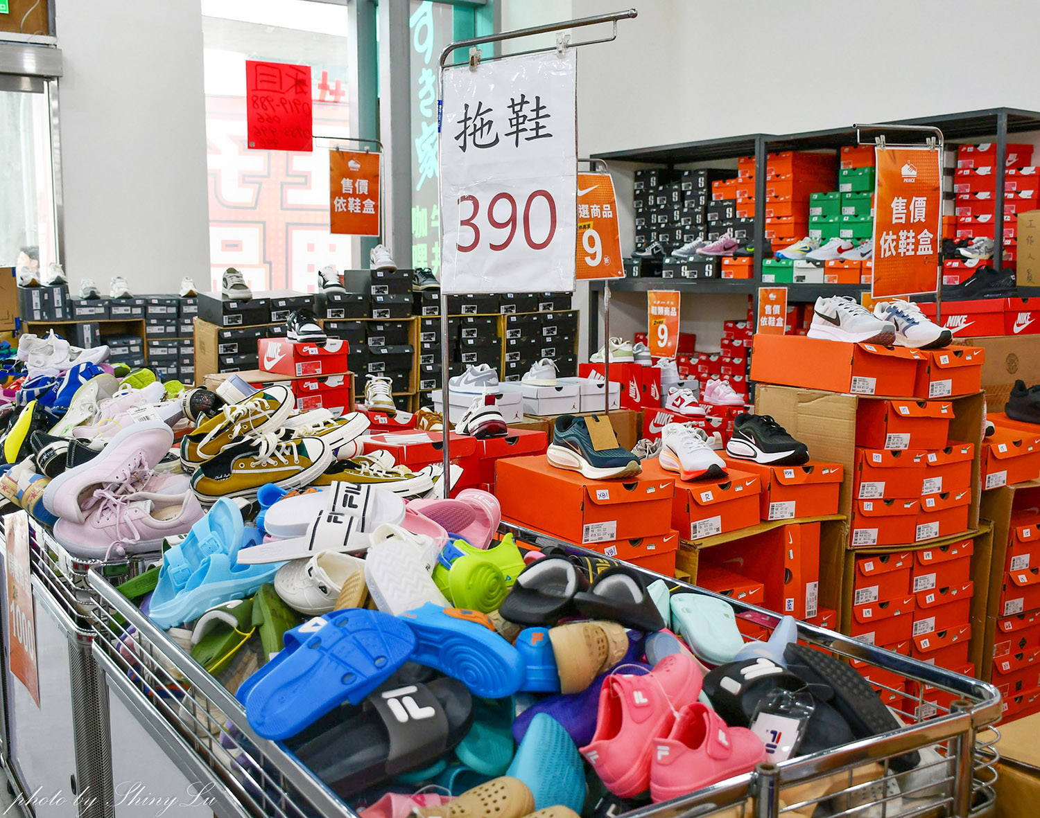 捷運西湖站,N I K E 運動鞋特賣🔥F I L A 五折🔥新款二雙享九折優惠(可刷卡)王子運動用品特賣 - 第8張圖