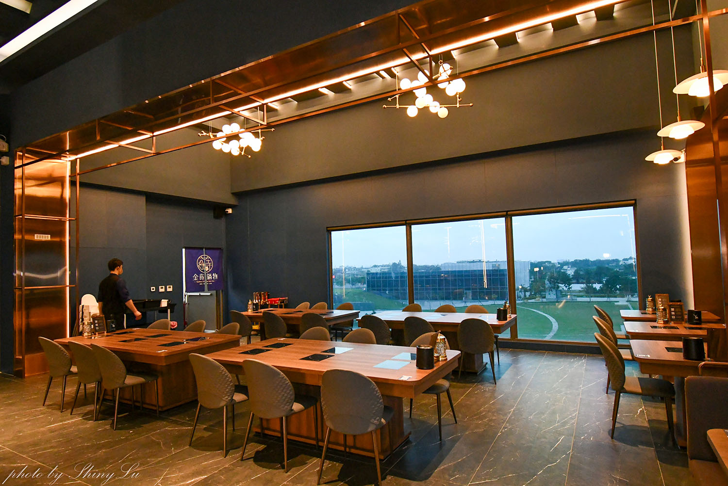 金蒔鍋物青埔旗艦店│餐酒館風格超美│還有蔬食自助吧吃到飽│青埔最美的餐酒館風格火鍋店 - 第6張圖