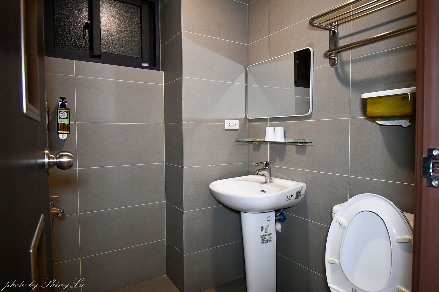 台中中區便宜住宿《一中宿喜》雙人房/元千元有找,很乾淨還有獨立陽台 - 第17張圖 台中中區便宜住宿《一中宿喜》雙人房/元千元有找,很乾淨還有獨立陽台