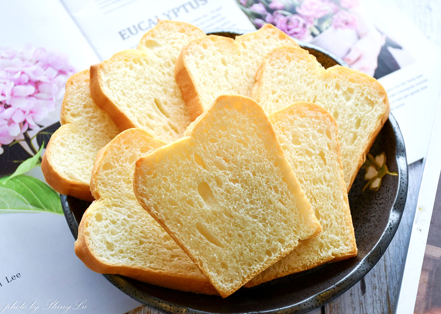 三重吐司推薦《賴董土司》每日限定口味出爐,韓式蒜蒜吐司/招牌皇冠超好吃 - 第18張圖 三重吐司推薦《賴董土司》每日限定口味出爐,韓式蒜蒜吐司/招牌皇冠超好吃