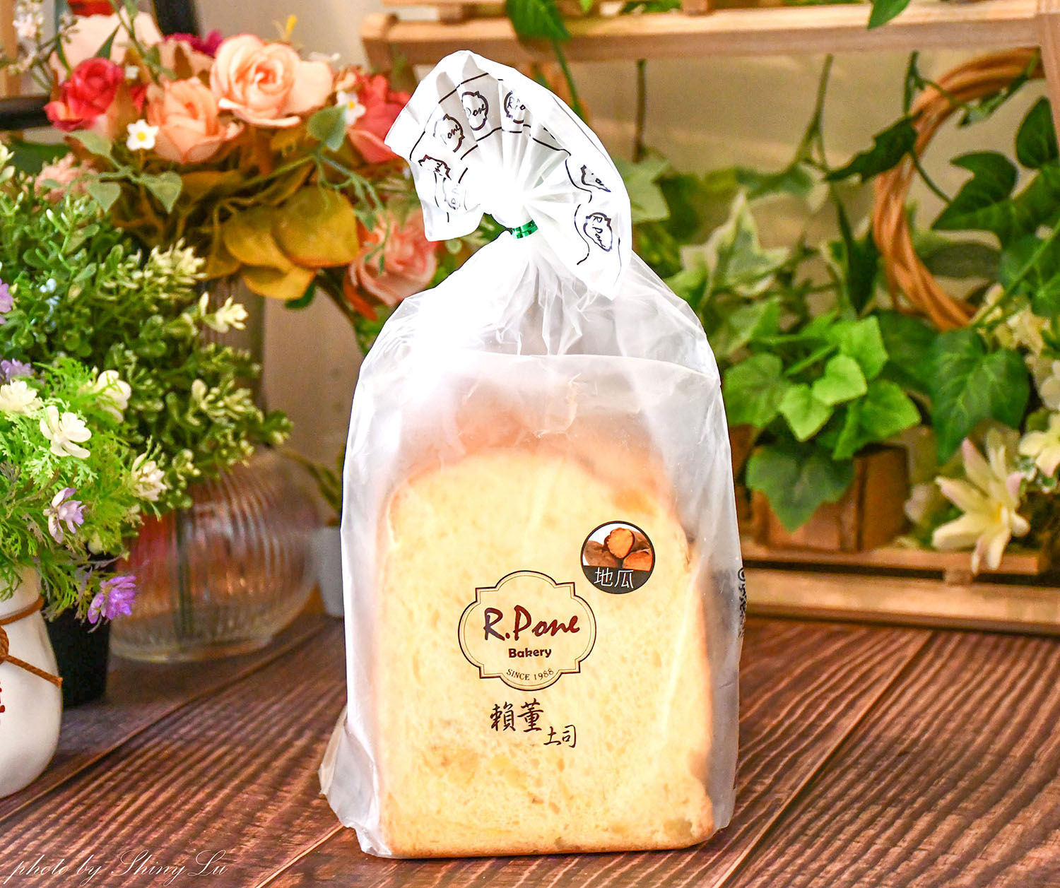 三重吐司推薦《賴董土司》每日限定口味出爐,韓式蒜蒜吐司/招牌皇冠超好吃 - 第20張圖 三重吐司推薦《賴董土司》每日限定口味出爐,韓式蒜蒜吐司/招牌皇冠超好吃