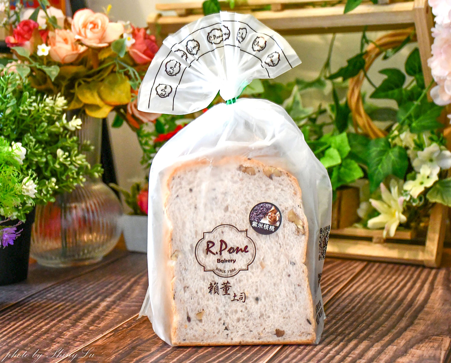 三重吐司推薦《賴董土司》每日限定口味出爐,韓式蒜蒜吐司/招牌皇冠超好吃 - 第23張圖 三重吐司推薦《賴董土司》每日限定口味出爐,韓式蒜蒜吐司/招牌皇冠超好吃