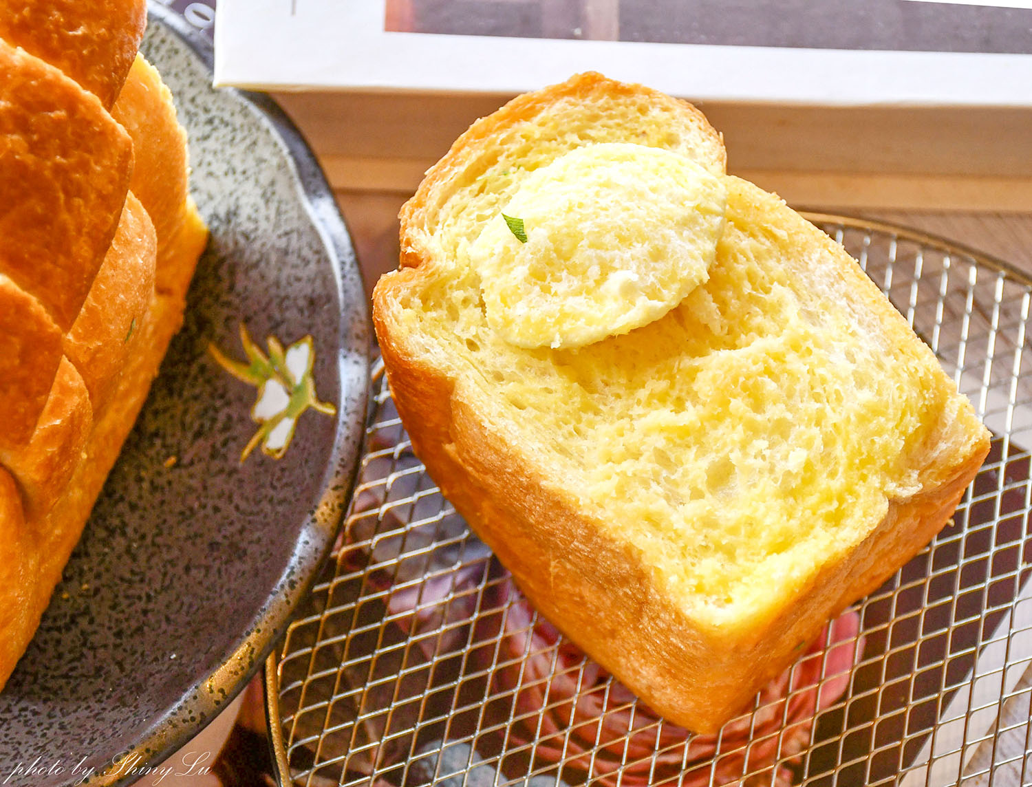 三重吐司推薦《賴董土司》每日限定口味出爐,韓式蒜蒜吐司/招牌皇冠超好吃 - 第32張圖 三重吐司推薦《賴董土司》每日限定口味出爐,韓式蒜蒜吐司/招牌皇冠超好吃