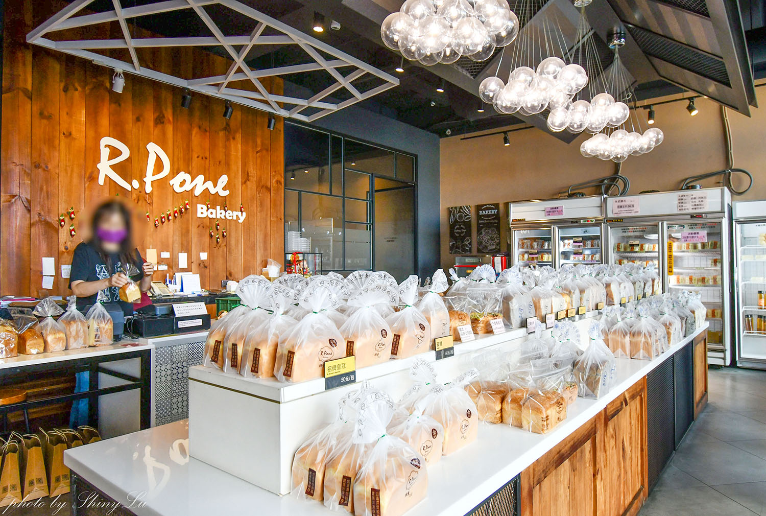 三重吐司推薦《賴董土司》每日限定口味出爐,韓式蒜蒜吐司/招牌皇冠超好吃 - 第5張圖 三重吐司推薦《賴董土司》每日限定口味出爐,韓式蒜蒜吐司/招牌皇冠超好吃