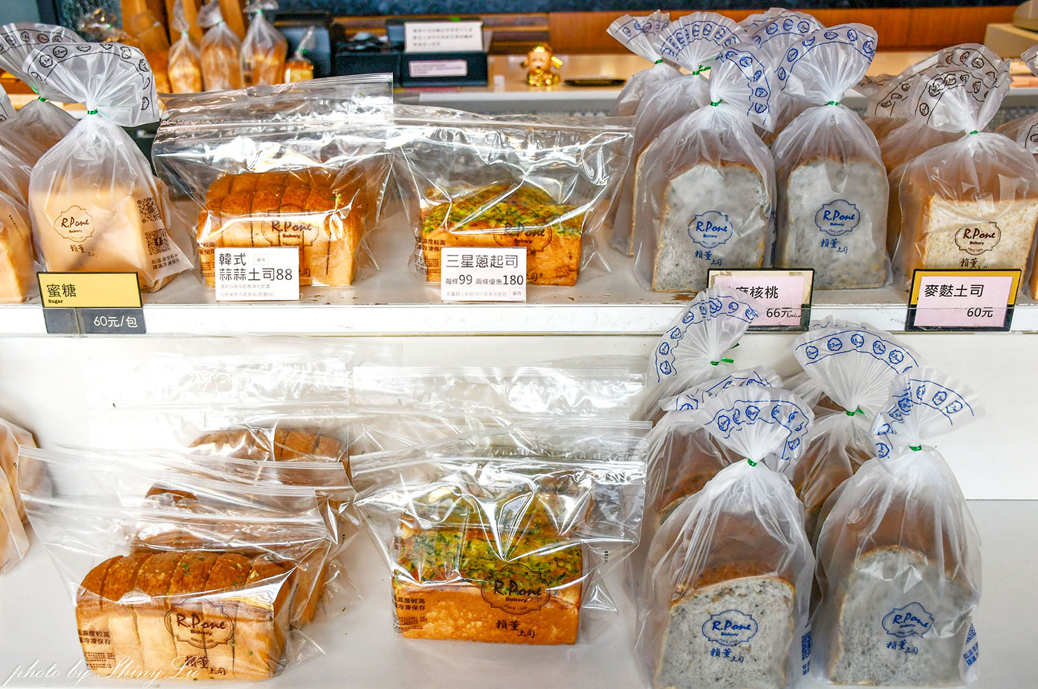 三重吐司推薦《賴董土司》每日限定口味出爐,韓式蒜蒜吐司/招牌皇冠超好吃 - 第7張圖 三重吐司推薦《賴董土司》每日限定口味出爐,韓式蒜蒜吐司/招牌皇冠超好吃