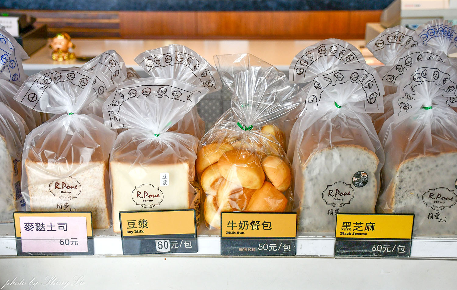 三重吐司推薦《賴董土司》每日限定口味出爐,韓式蒜蒜吐司/招牌皇冠超好吃 - 第8張圖 三重吐司推薦《賴董土司》每日限定口味出爐,韓式蒜蒜吐司/招牌皇冠超好吃