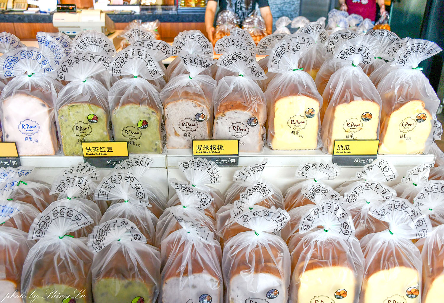 三重吐司推薦《賴董土司》每日限定口味出爐,韓式蒜蒜吐司/招牌皇冠超好吃 - 第10張圖 三重吐司推薦《賴董土司》每日限定口味出爐,韓式蒜蒜吐司/招牌皇冠超好吃