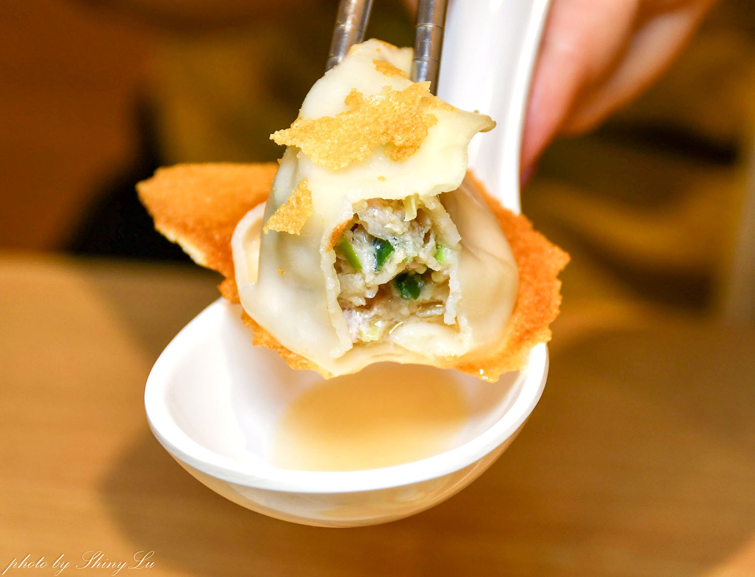 林口長庚A8美食，九初流心脆皮煎餃長庚復興店，酸辣湯才是必點