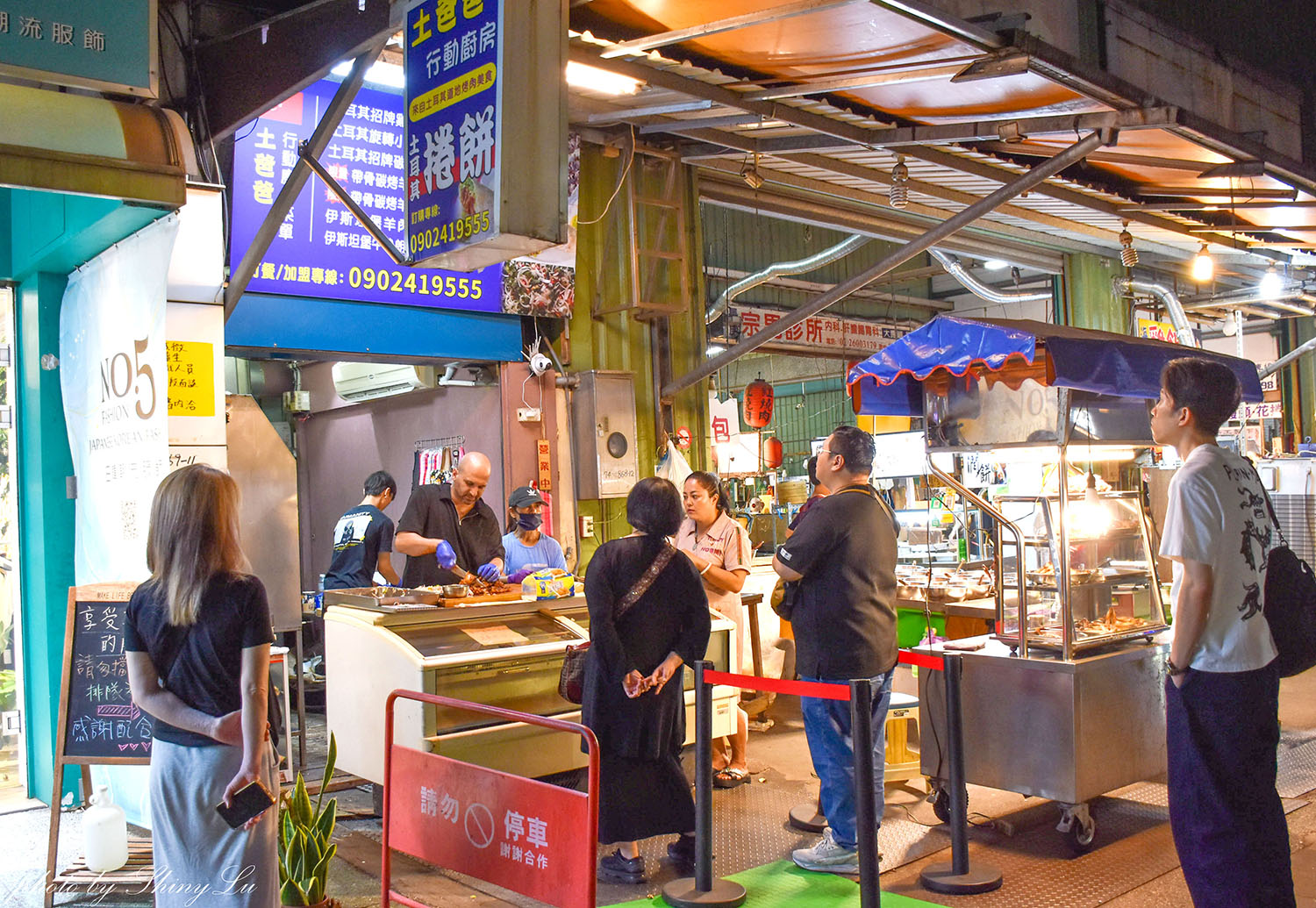 排隊才吃的到！土爸爸行動廚房│推薦雞腿肉捲餅│林口黃昏市場美食