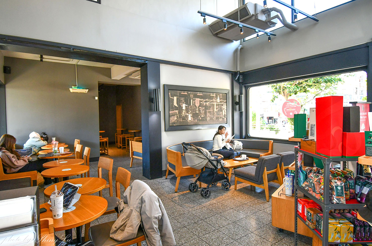 星巴克新竹新豐門市，近距離看火車喝咖啡，全台第一舊火車站改造