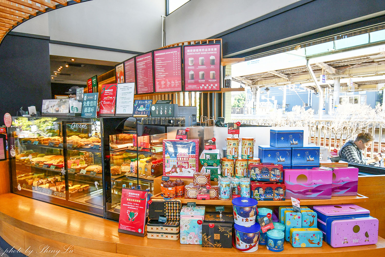 星巴克新竹新豐門市，近距離看火車喝咖啡，全台第一舊火車站改造