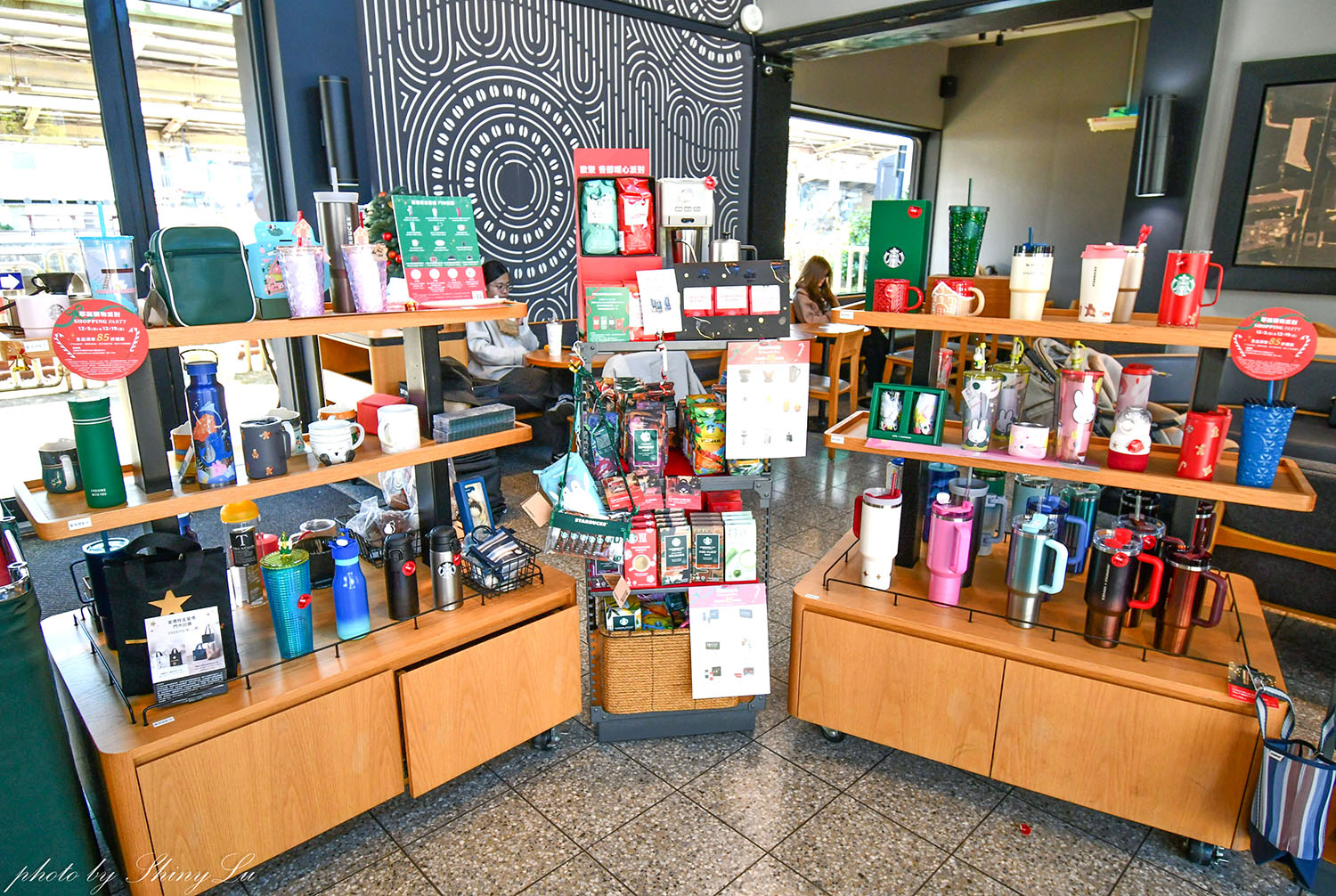 星巴克新竹新豐門市，近距離看火車喝咖啡，全台第一舊火車站改造