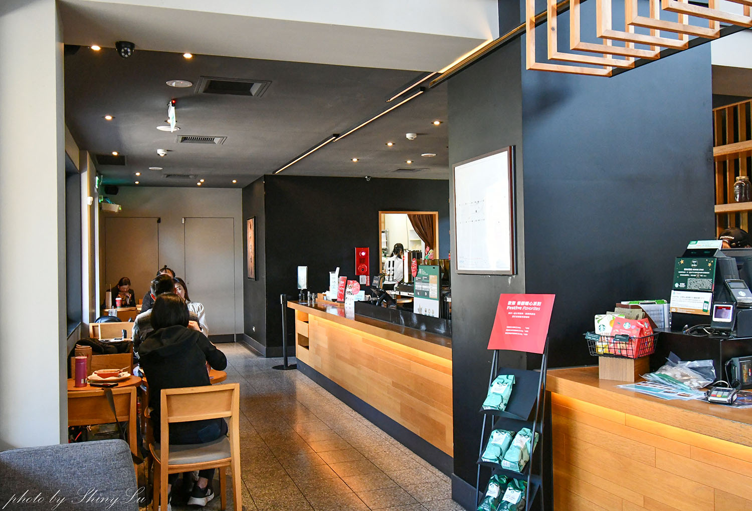 星巴克新竹新豐門市，近距離看火車喝咖啡，全台第一舊火車站改造